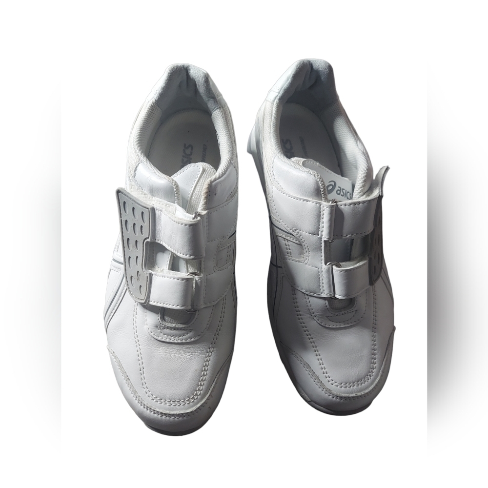 9 Asics white tennis‎ shoes